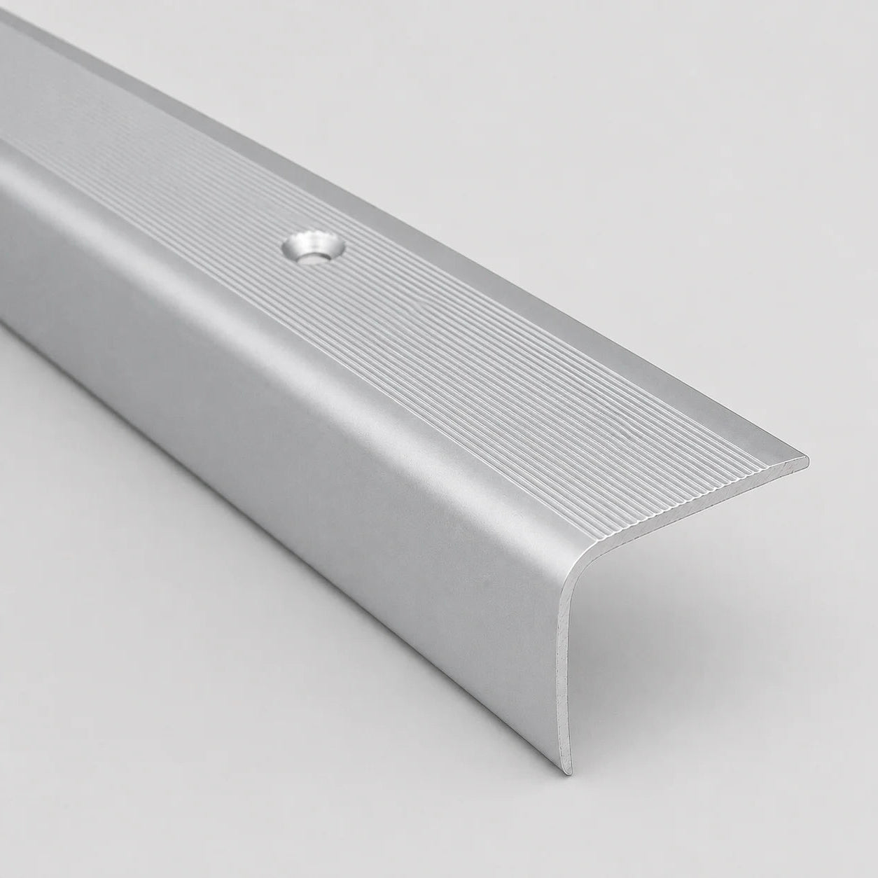 41 x 26.6mm Anodised Aluminium Non Slip Ribbed Treads Stair Nosing Edge Trim In Silver Color