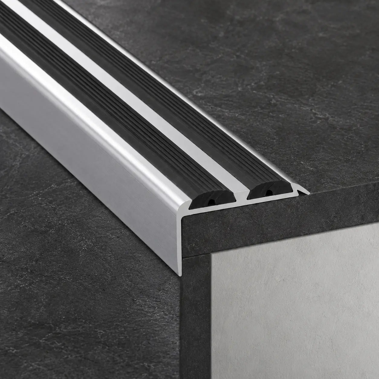 36 x 20 mm Non-Slip Aluminium Stair Nosing – Anodised Edge Trim Silver with black rubber