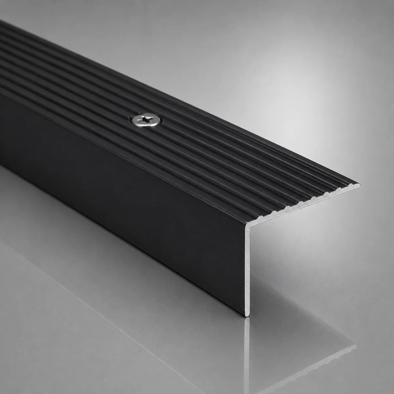 65x42mm Anodised Aluminium Non-Slip Ribbed Stair Nosing Trim Black Color
