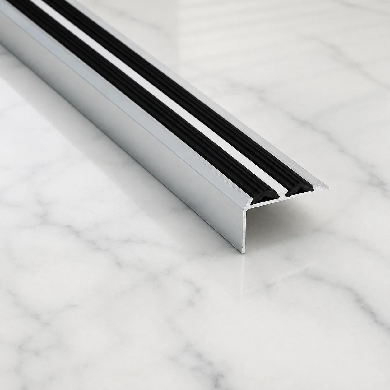 35x19mm Aluminium Stair Nosing with Rubber Insert In Silver Color